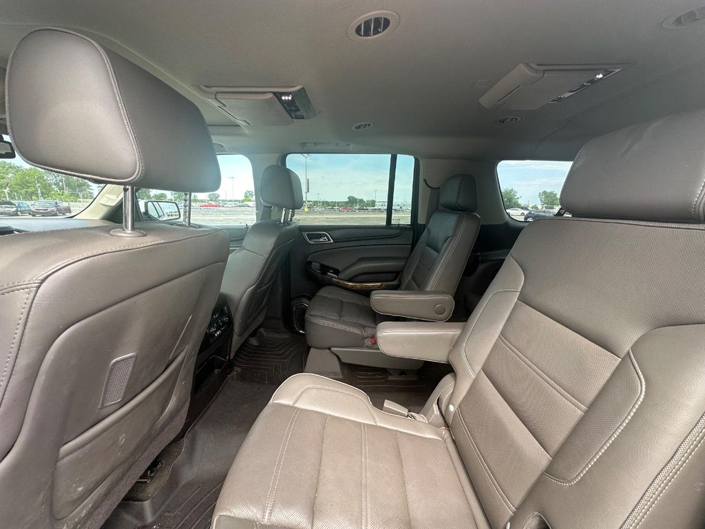 GMC Yukon XL Vehicle Full-screen Gallery Image 9