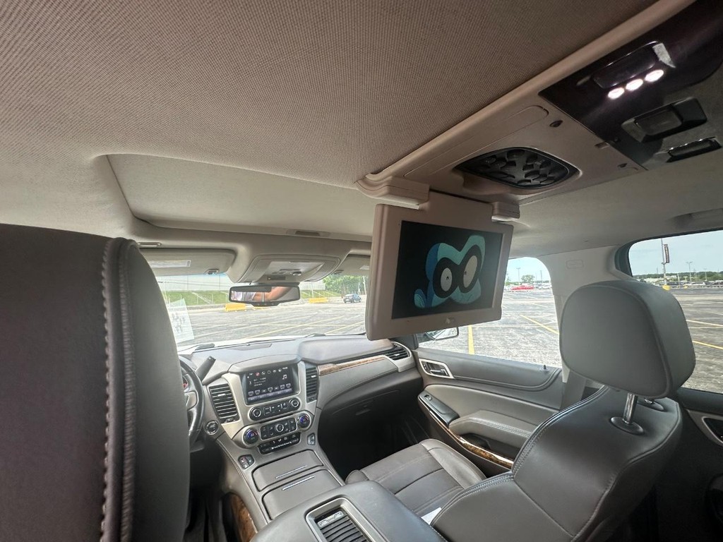 GMC Yukon XL Vehicle Full-screen Gallery Image 12