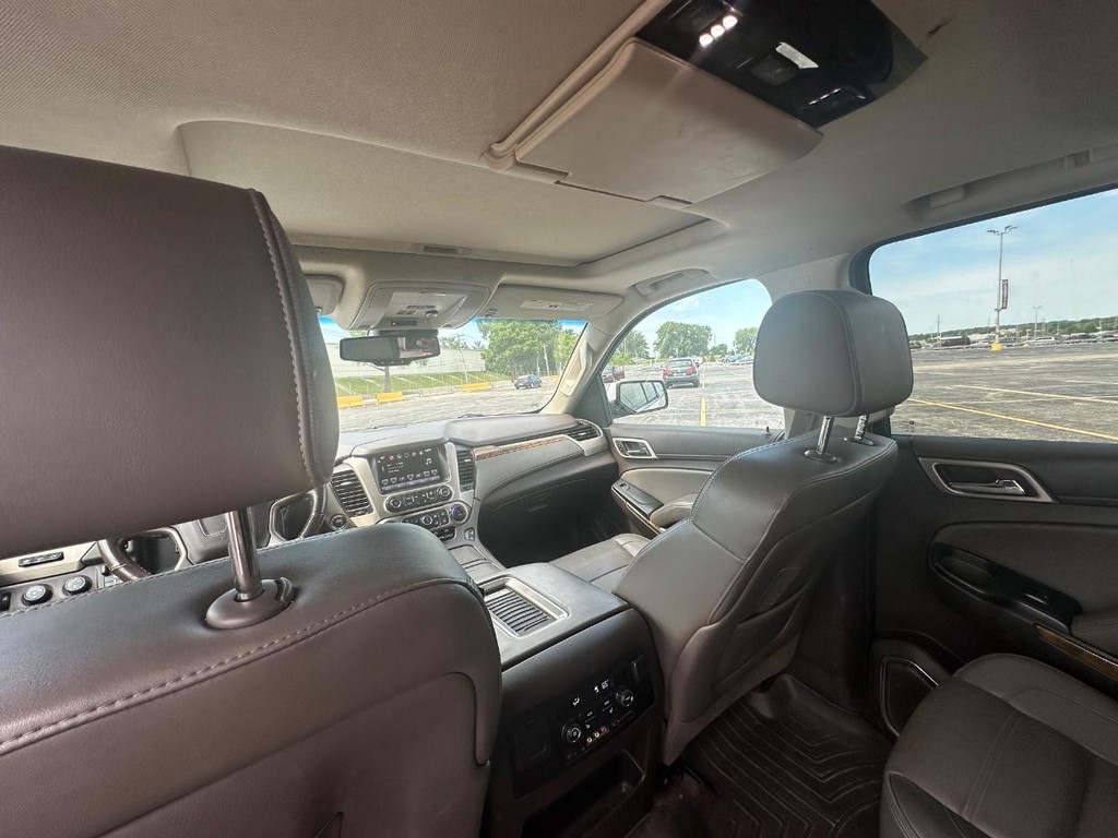 GMC Yukon XL Vehicle Full-screen Gallery Image 13