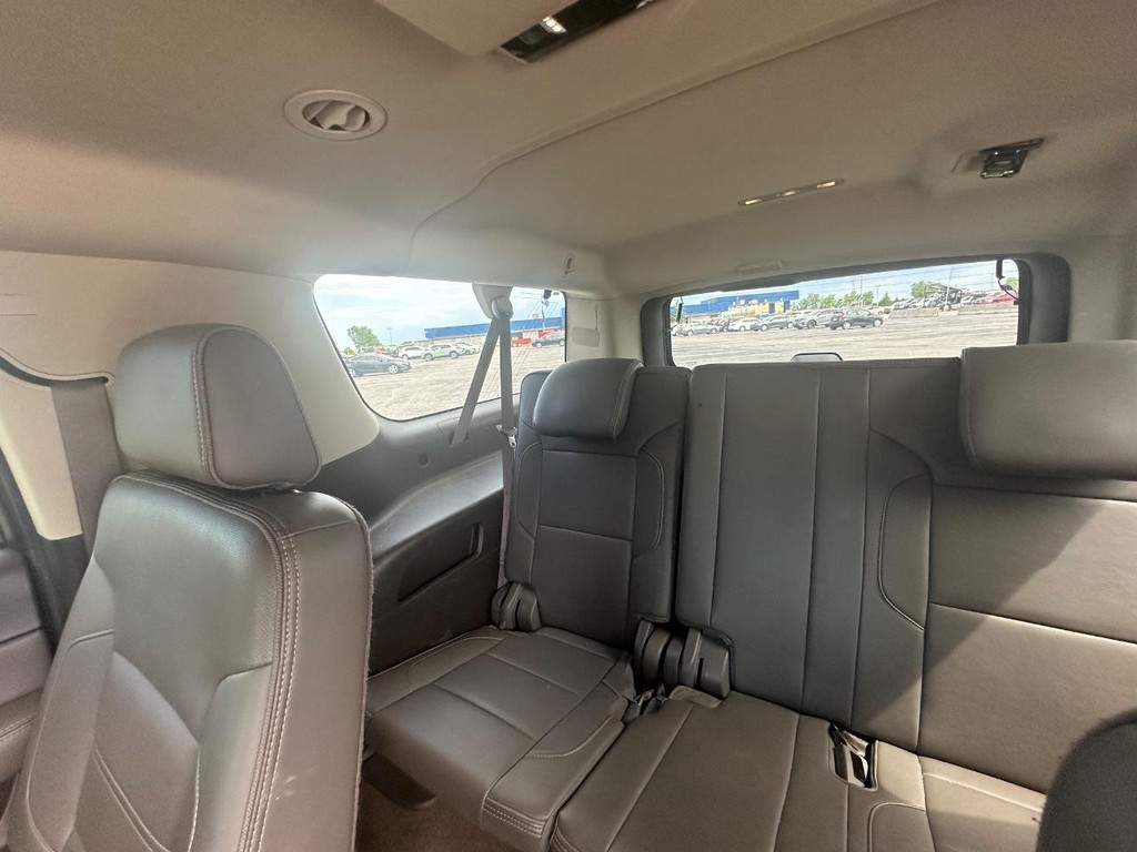 GMC Yukon XL Vehicle Full-screen Gallery Image 14