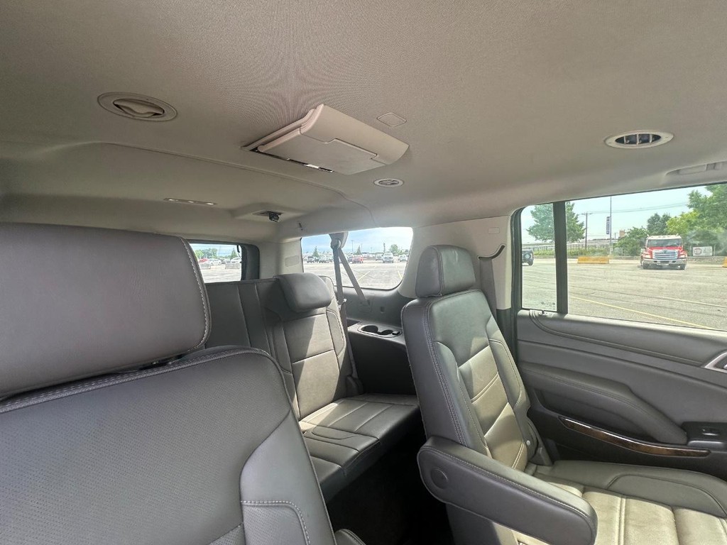 GMC Yukon XL Vehicle Full-screen Gallery Image 18