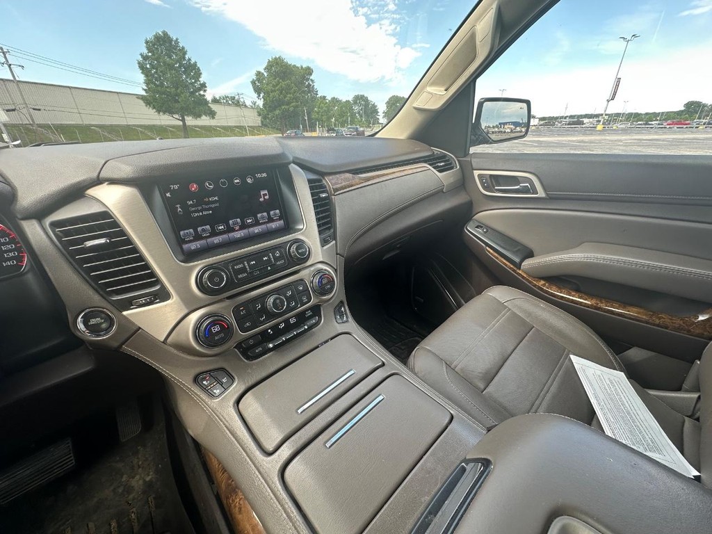 GMC Yukon XL Vehicle Full-screen Gallery Image 21