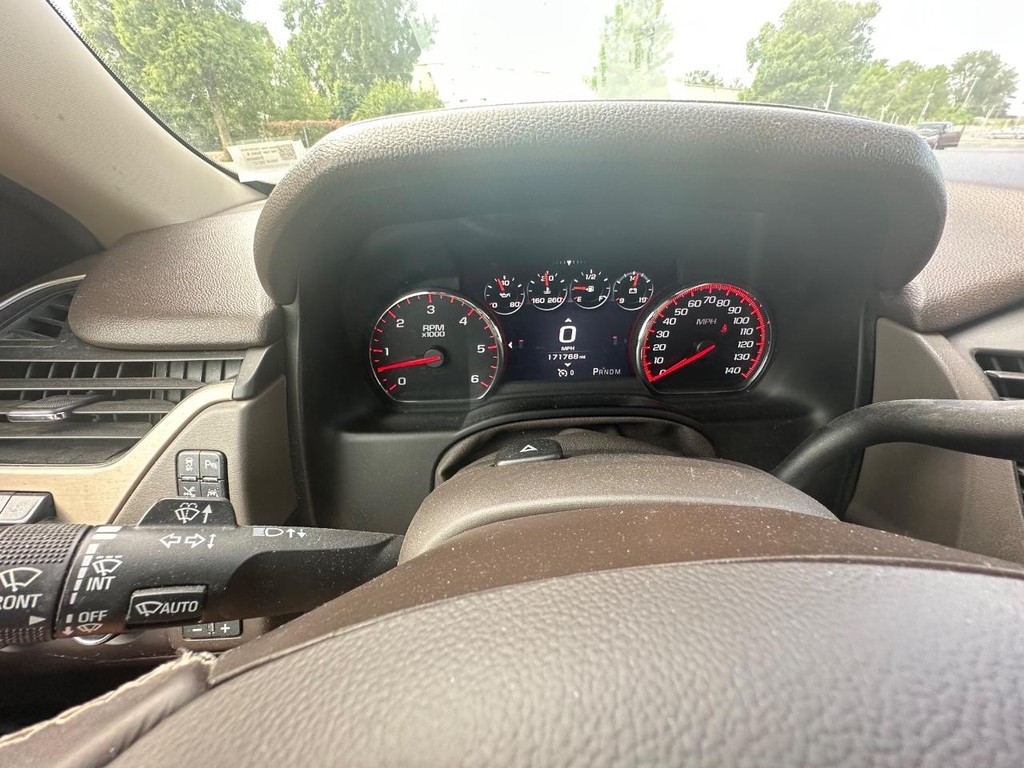 GMC Yukon XL Vehicle Full-screen Gallery Image 25