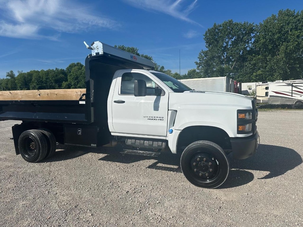 Chevrolet Silverado MD Vehicle Full-screen Gallery Image 4