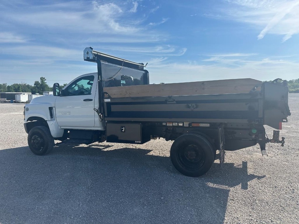 Chevrolet Silverado MD Vehicle Full-screen Gallery Image 9