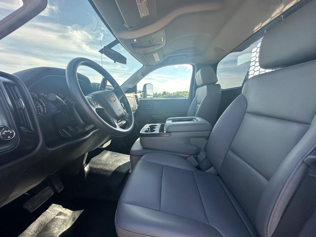 Chevrolet Silverado MD Vehicle Full-screen Gallery Image 14