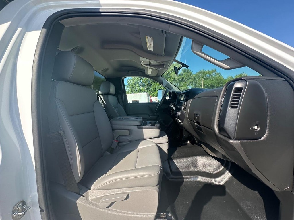 Chevrolet Silverado MD Vehicle Full-screen Gallery Image 20