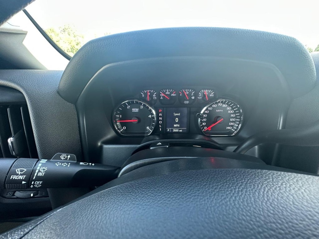 Chevrolet Silverado MD Vehicle Full-screen Gallery Image 23