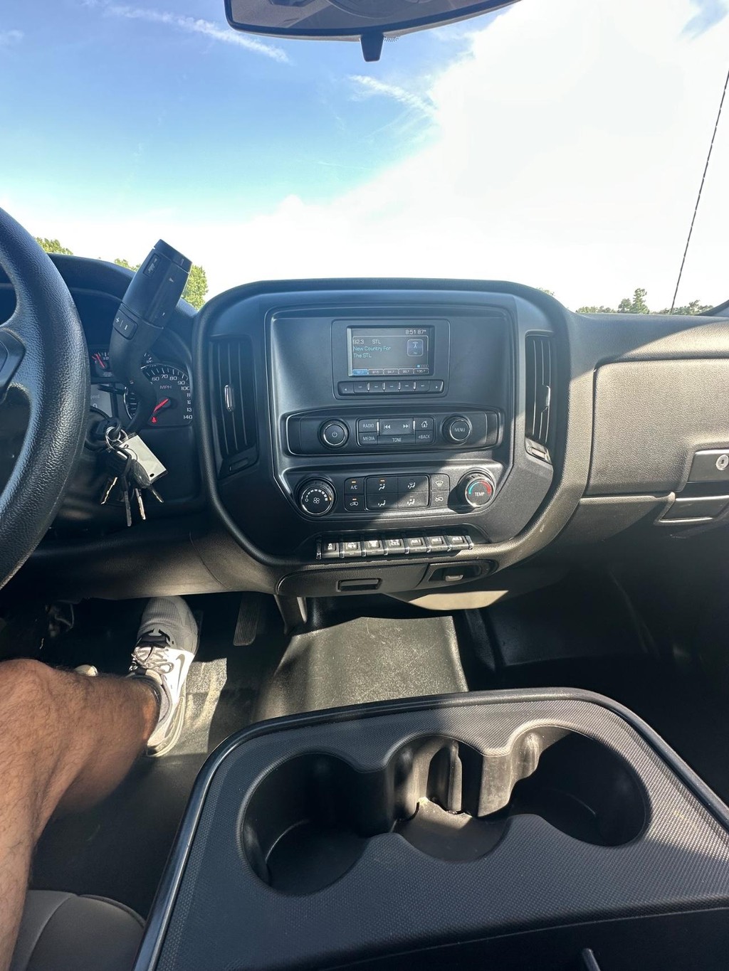 Chevrolet Silverado MD Vehicle Full-screen Gallery Image 24
