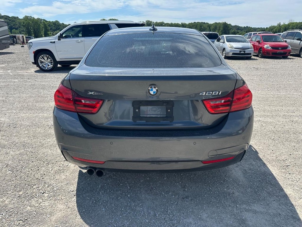 BMW 4 Series Vehicle Full-screen Gallery Image 4