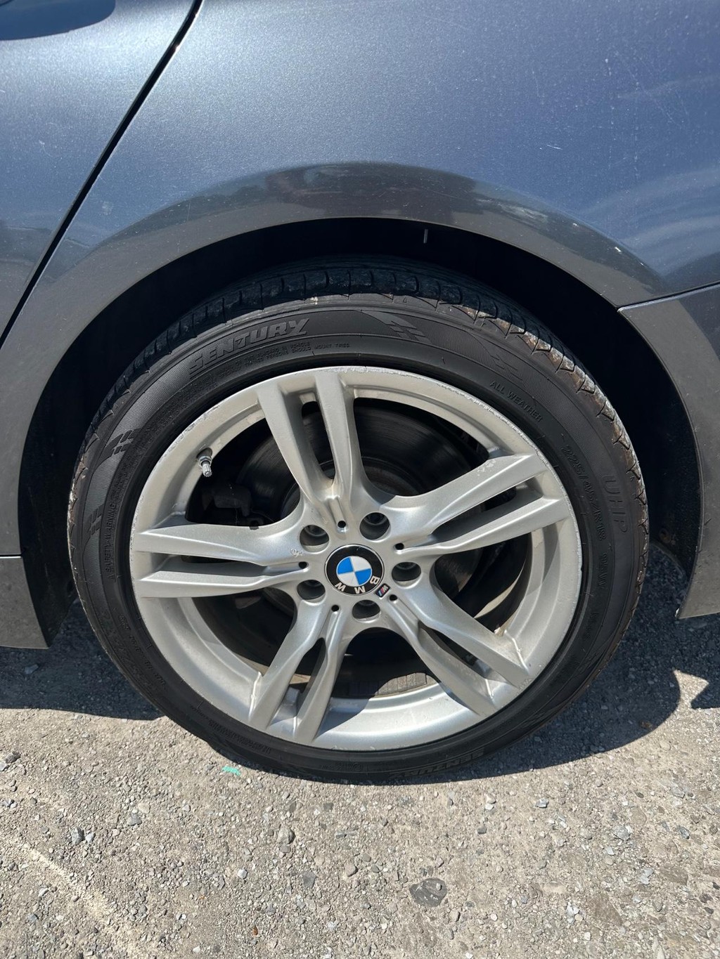 BMW 4 Series Vehicle Full-screen Gallery Image 9
