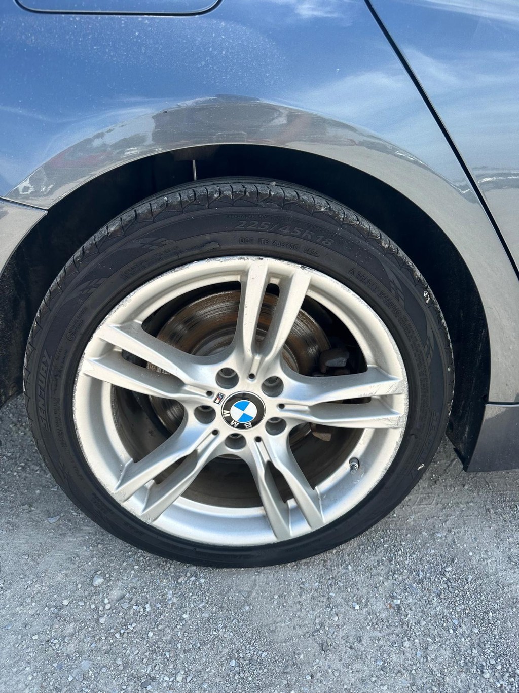 BMW 4 Series Vehicle Full-screen Gallery Image 10