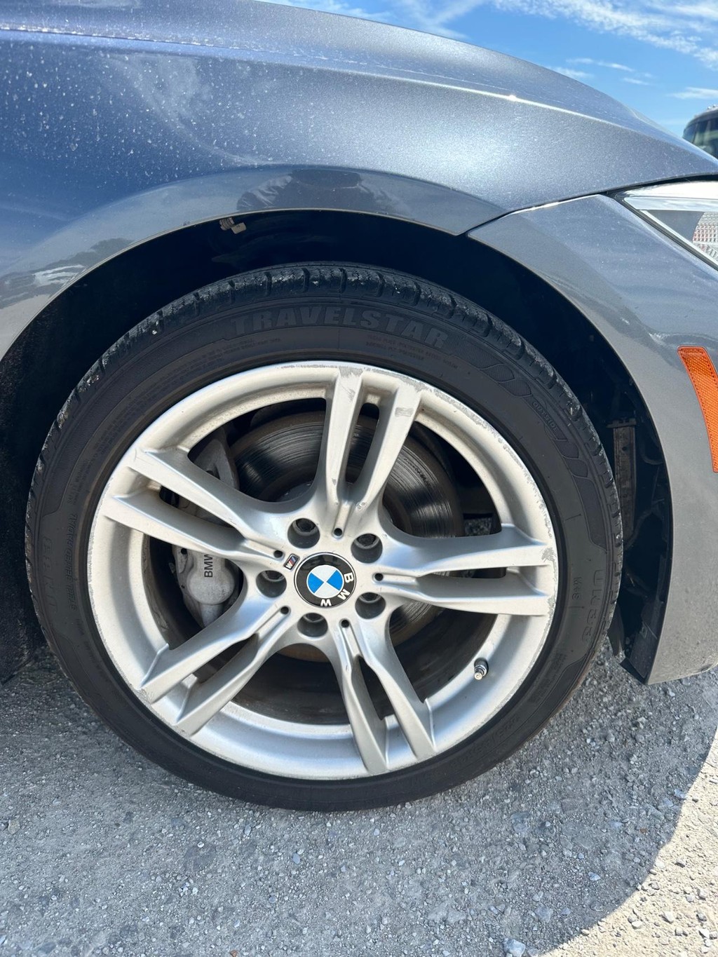 BMW 4 Series Vehicle Full-screen Gallery Image 11