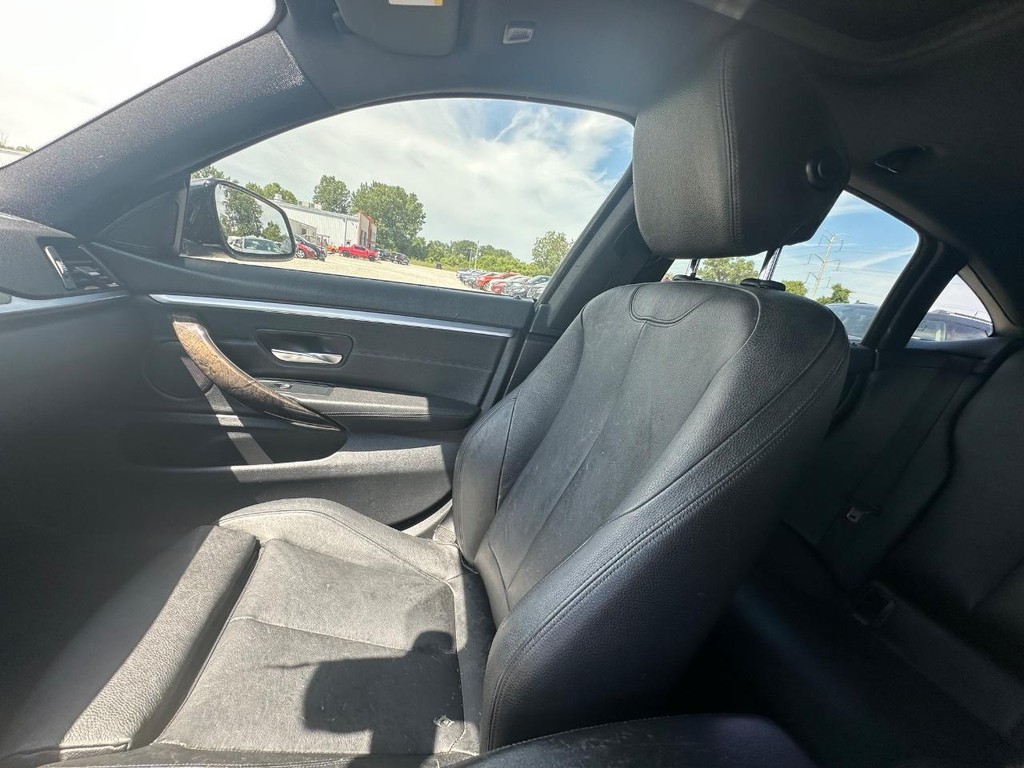 BMW 4 Series Vehicle Full-screen Gallery Image 13