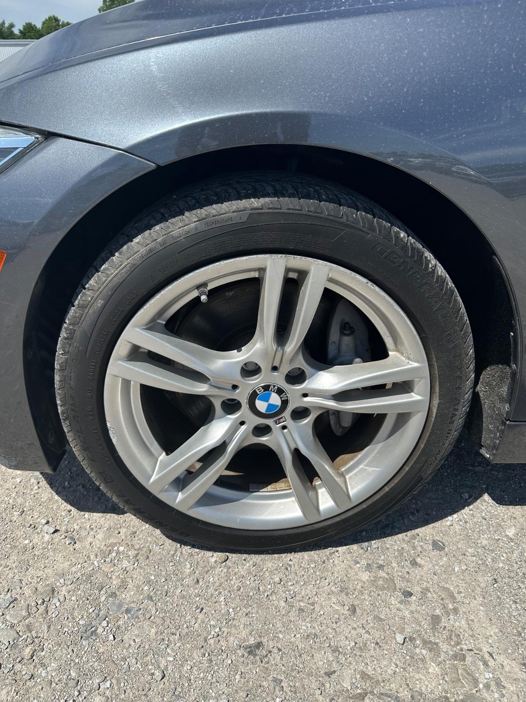 BMW 4 Series Vehicle Full-screen Gallery Image 14