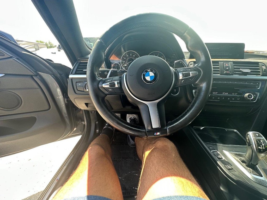 BMW 4 Series Vehicle Full-screen Gallery Image 15