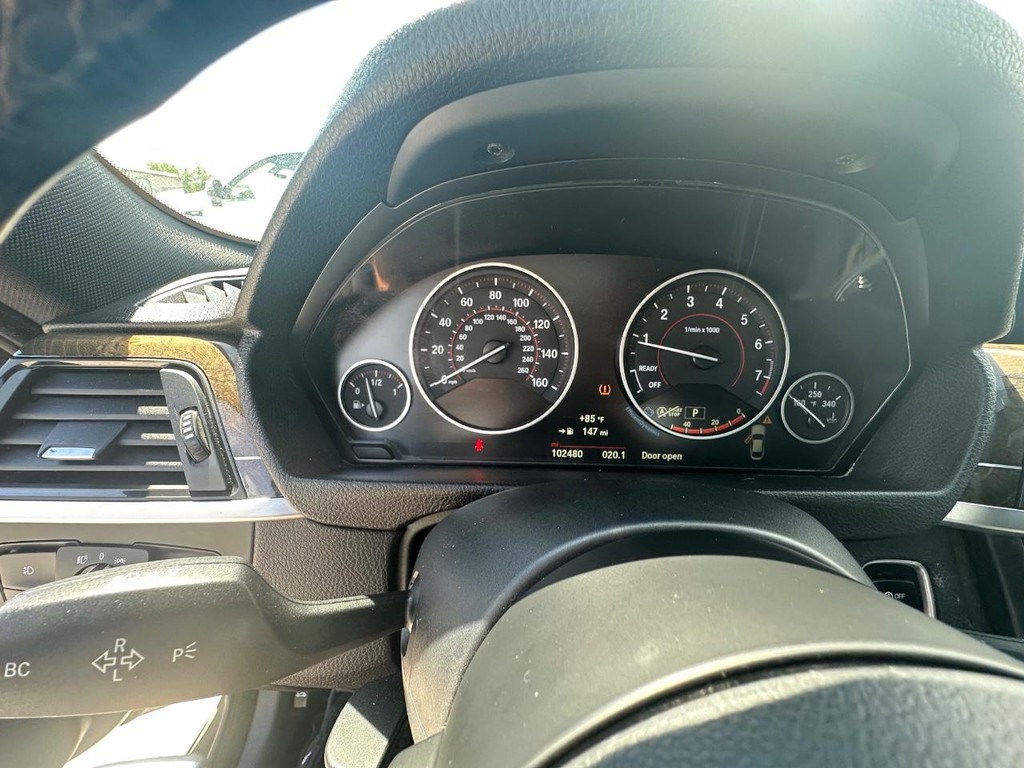 BMW 4 Series Vehicle Full-screen Gallery Image 16