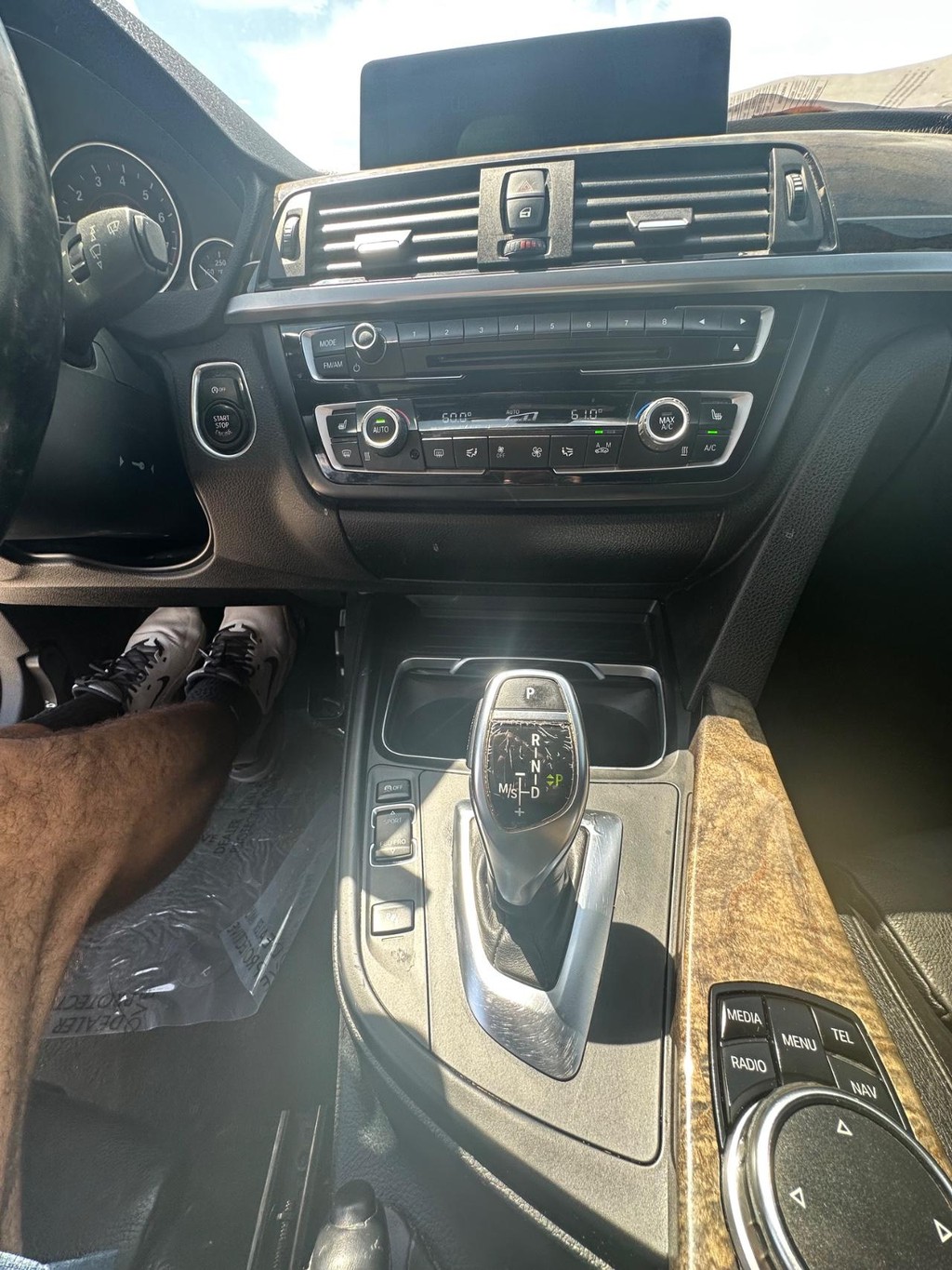 BMW 4 Series Vehicle Full-screen Gallery Image 17