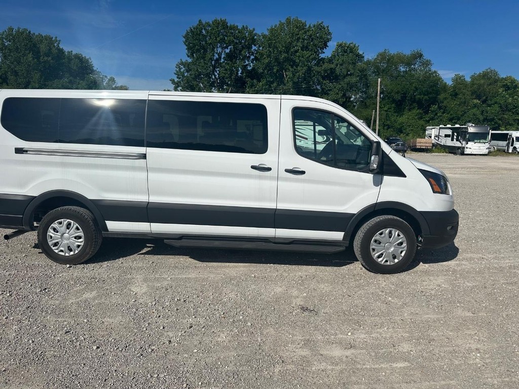 Ford Transit Passenger Wagon Vehicle Full-screen Gallery Image 3