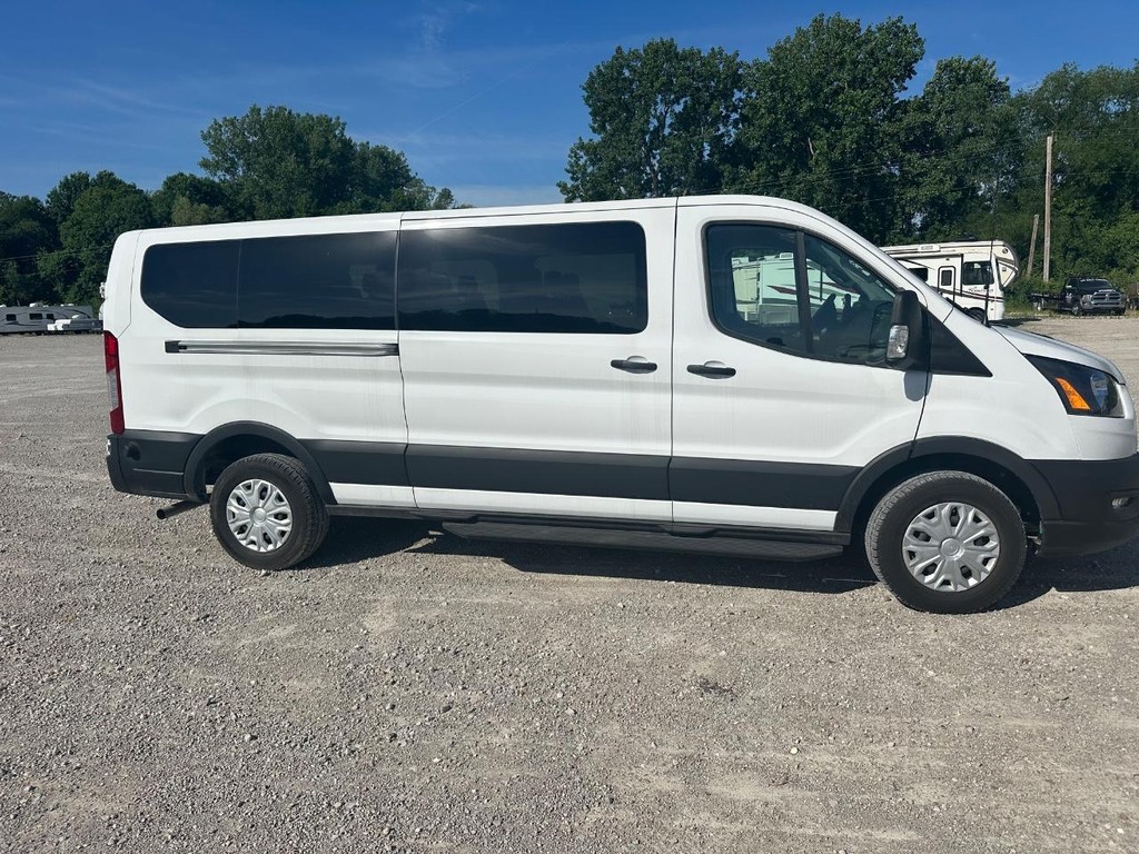 Ford Transit Passenger Wagon Vehicle Full-screen Gallery Image 4