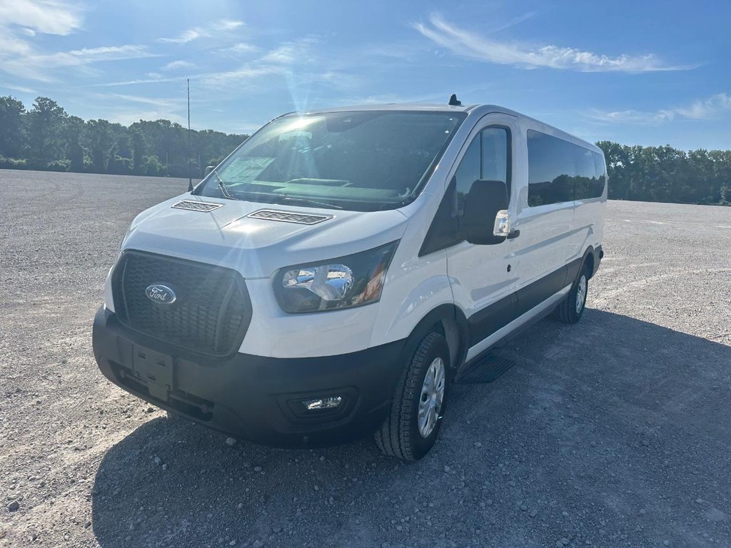 Ford Transit Passenger Wagon Vehicle Full-screen Gallery Image 11