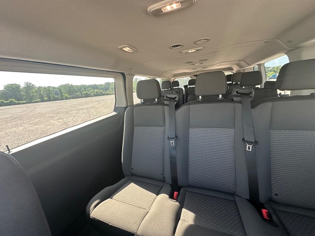 Ford Transit Passenger Wagon Vehicle Full-screen Gallery Image 21