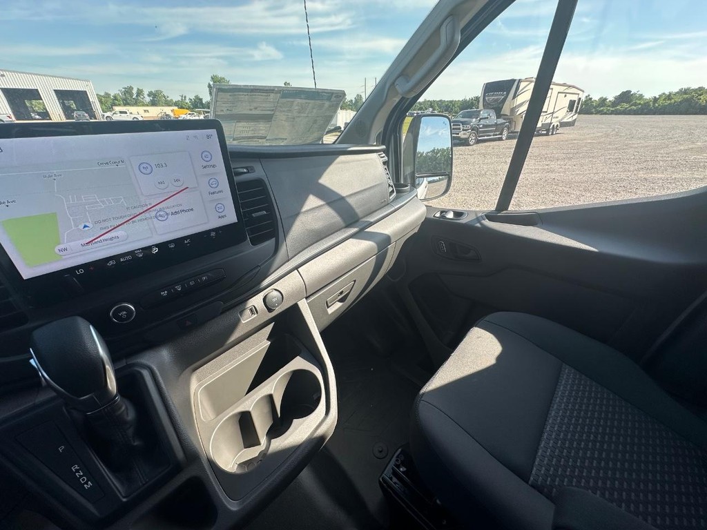 Ford Transit Passenger Wagon Vehicle Full-screen Gallery Image 22