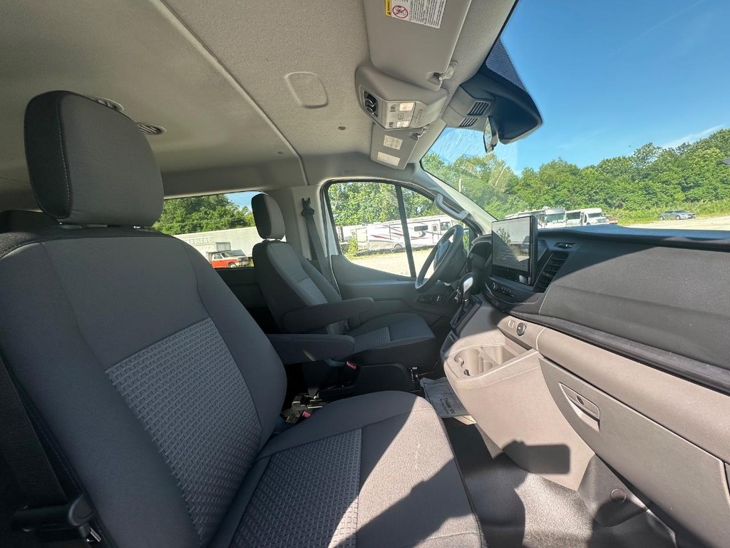 Ford Transit Passenger Wagon Vehicle Full-screen Gallery Image 24