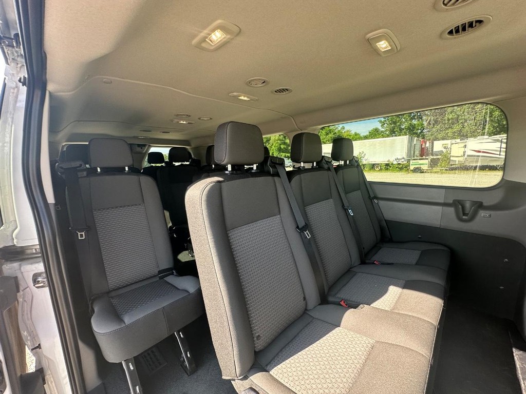 Ford Transit Passenger Wagon Vehicle Full-screen Gallery Image 27