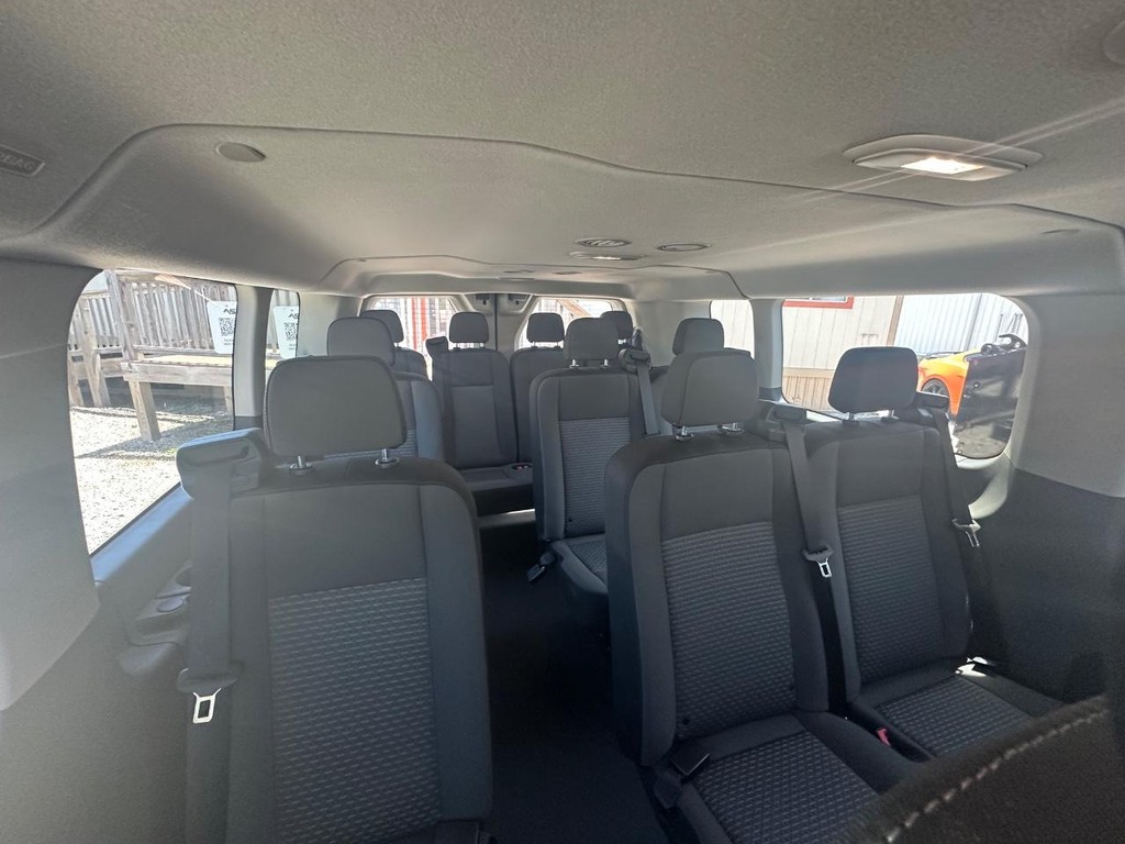 Ford Transit Passenger Wagon Vehicle Full-screen Gallery Image 31