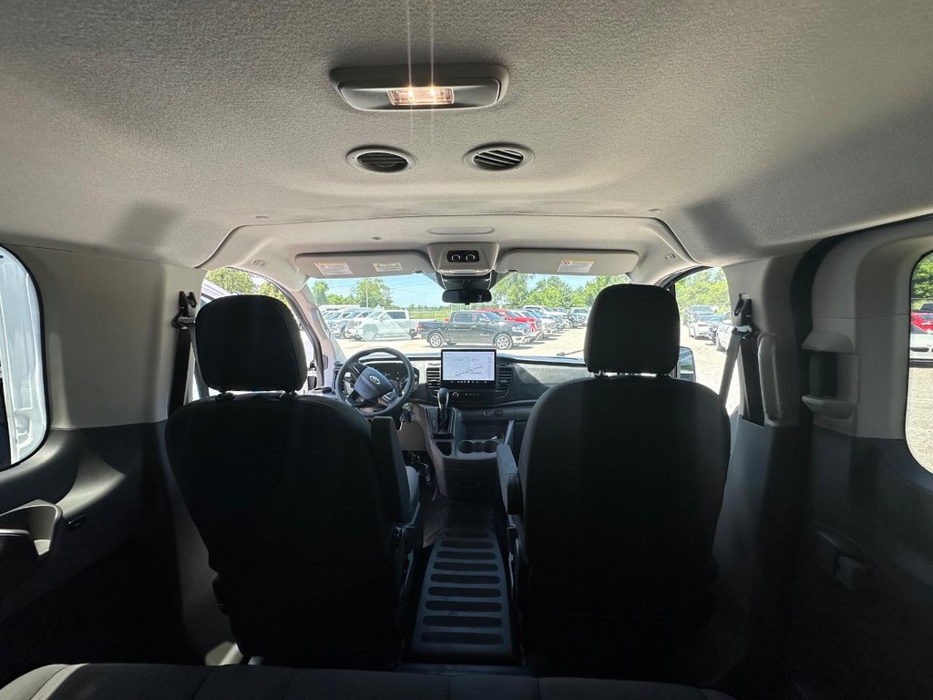 Ford Transit Passenger Wagon Vehicle Full-screen Gallery Image 32