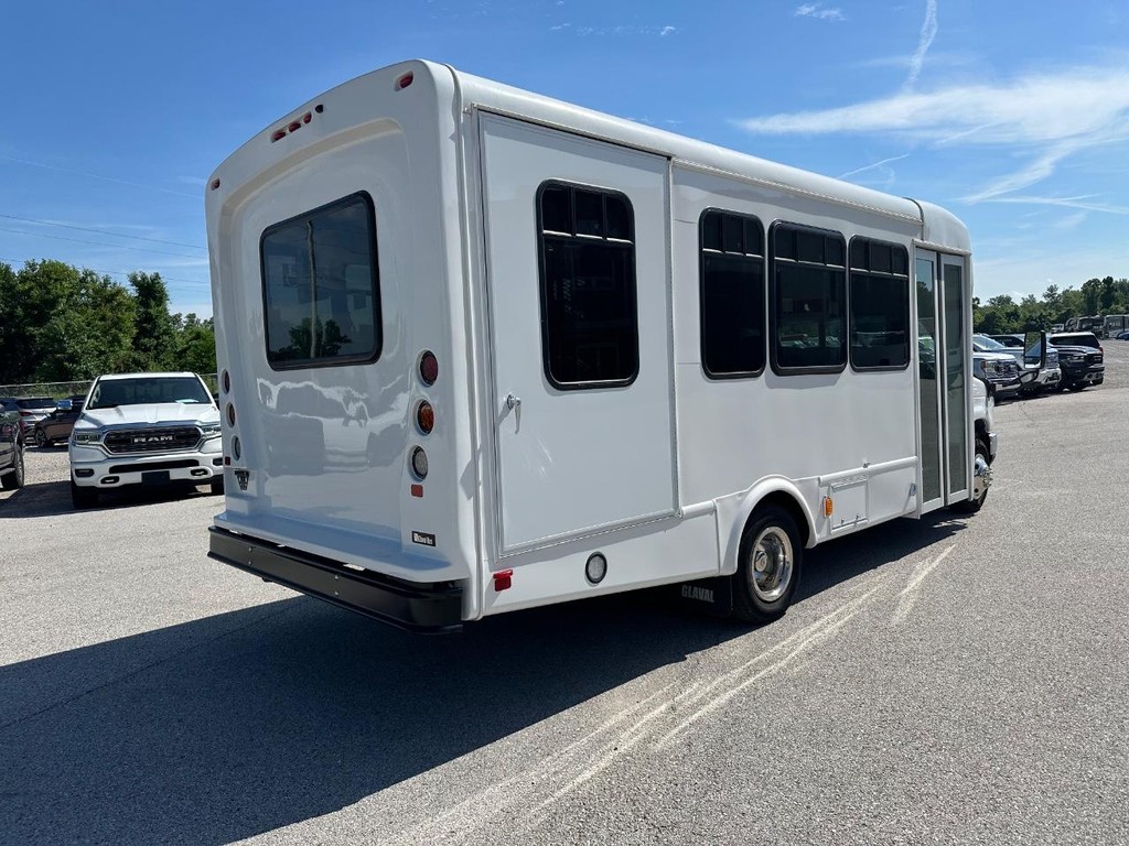 Ford E-Series Cutaway Vehicle Full-screen Gallery Image 3