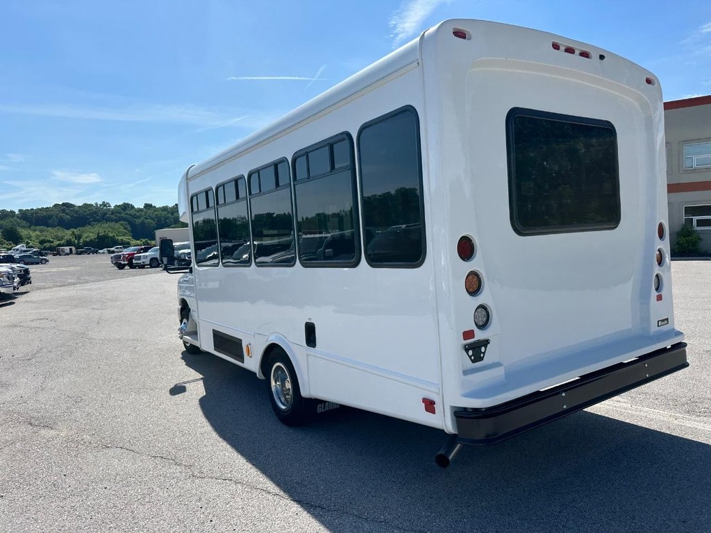 Ford E-Series Cutaway Vehicle Full-screen Gallery Image 5