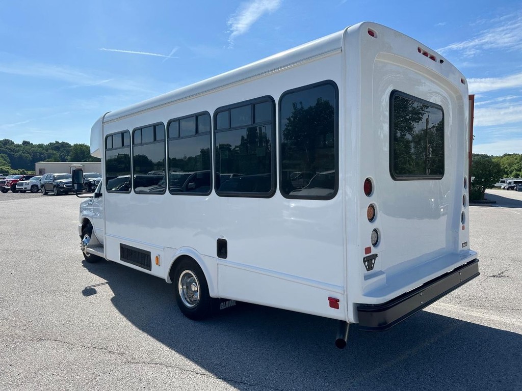 Ford E-Series Cutaway Vehicle Full-screen Gallery Image 6