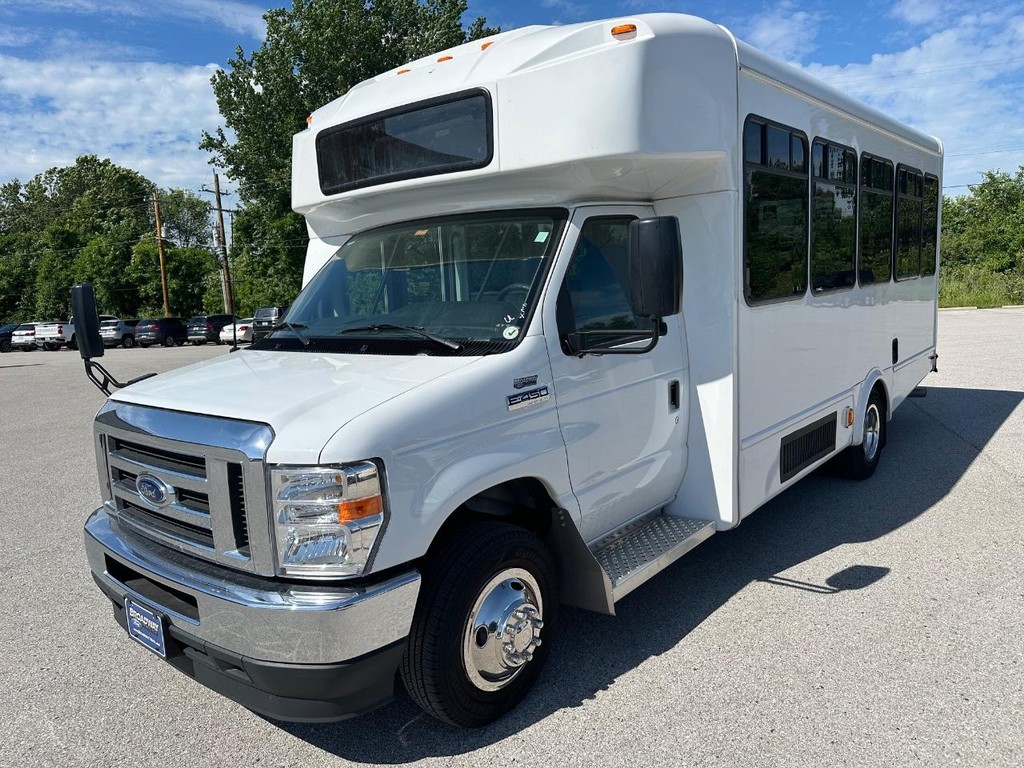 Ford E-Series Cutaway Vehicle Full-screen Gallery Image 8