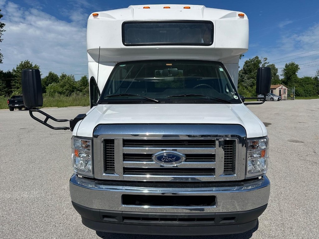Ford E-Series Cutaway Vehicle Full-screen Gallery Image 9