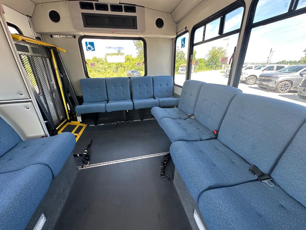 Ford E-Series Cutaway Vehicle Full-screen Gallery Image 18