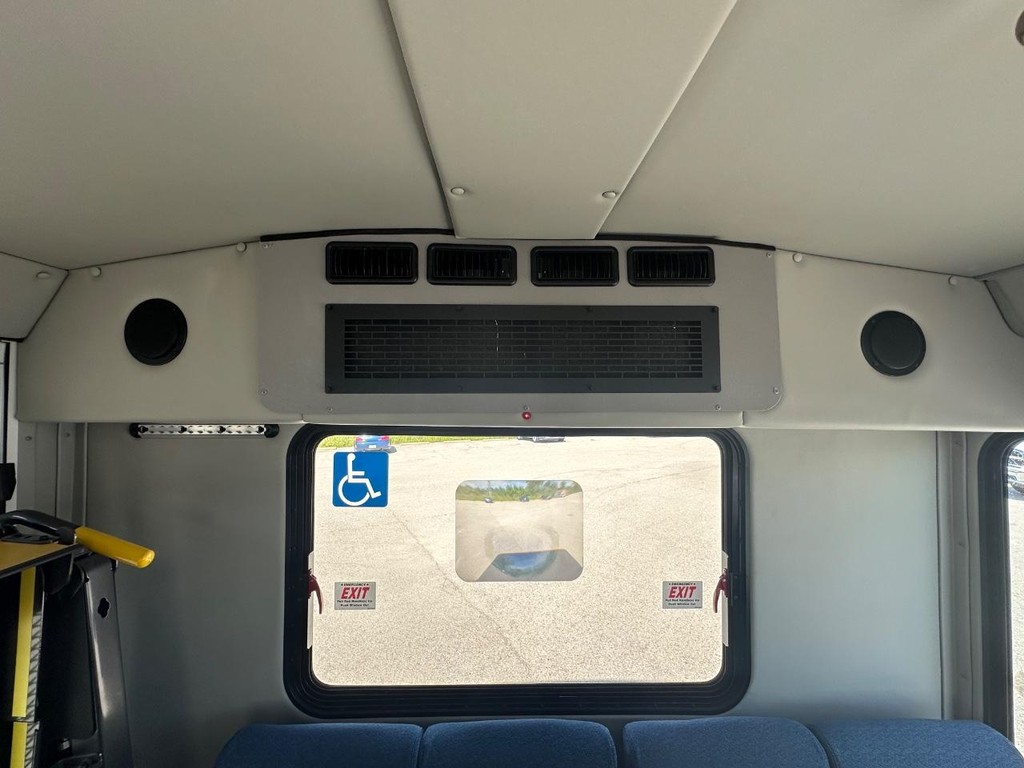 Ford E-Series Cutaway Vehicle Full-screen Gallery Image 19