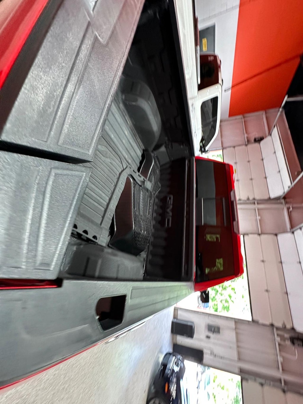 GMC Sierra 1500 Vehicle Full-screen Gallery Image 28