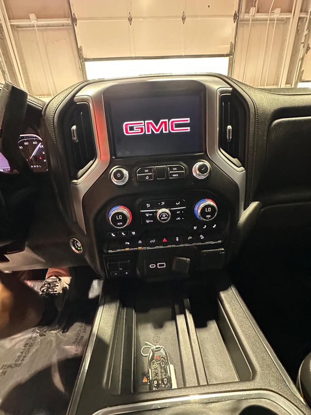GMC Sierra 1500 Vehicle Full-screen Gallery Image 38