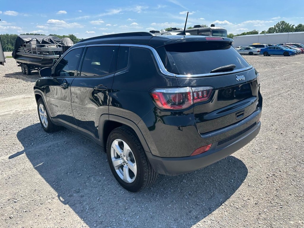 Jeep Compass Vehicle Full-screen Gallery Image 3
