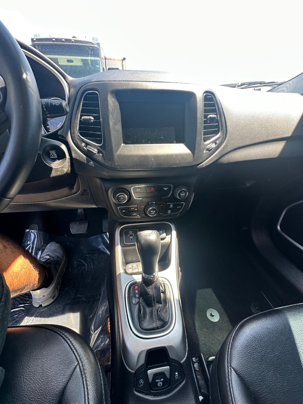Jeep Compass Vehicle Full-screen Gallery Image 12