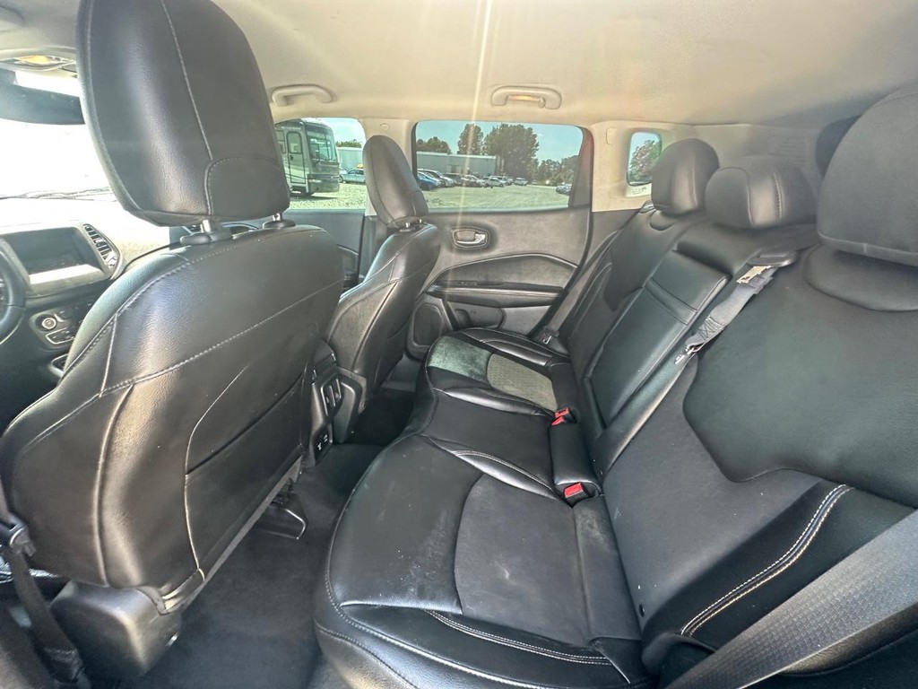 Jeep Compass Vehicle Full-screen Gallery Image 14