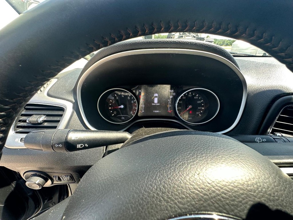 Jeep Compass Vehicle Full-screen Gallery Image 15
