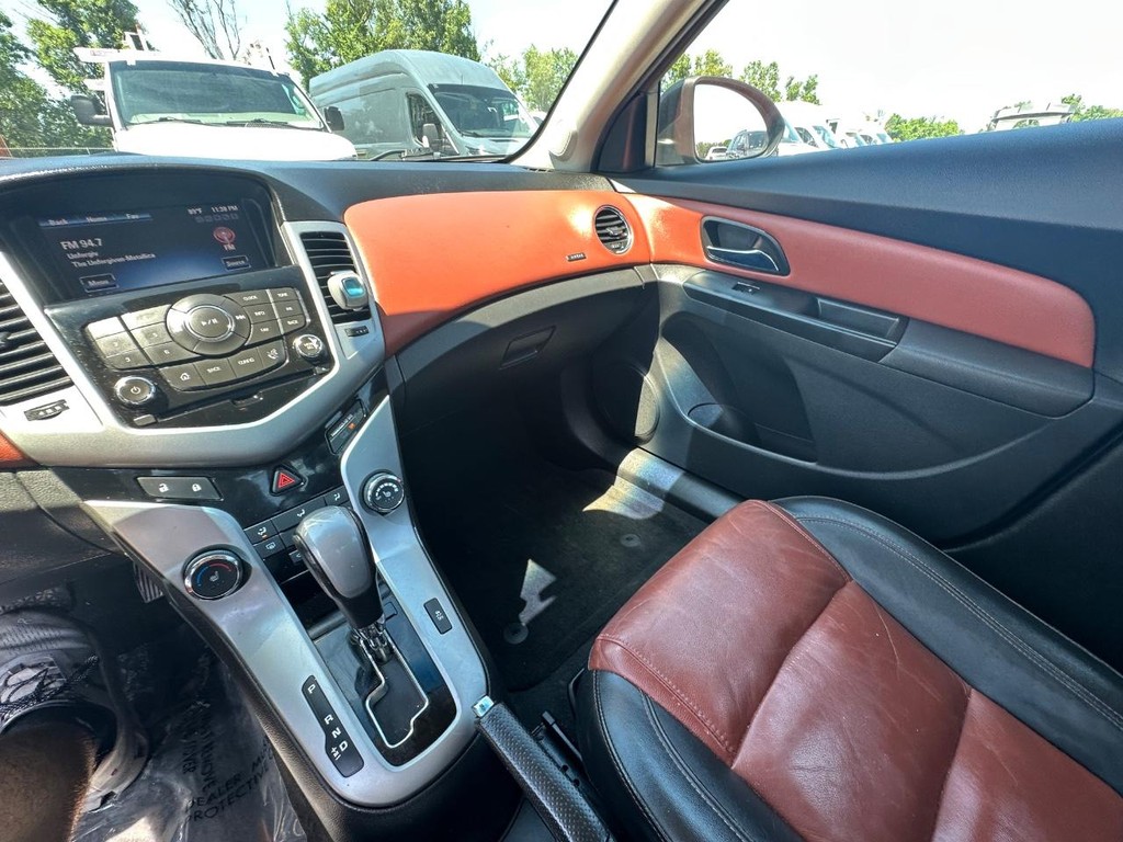 Chevrolet Cruze Vehicle Full-screen Gallery Image 32