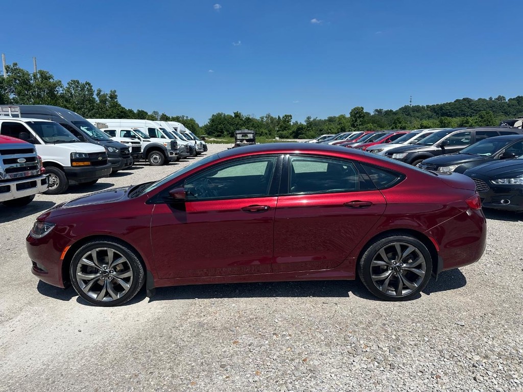 Chrysler 200 Vehicle Full-screen Gallery Image 8