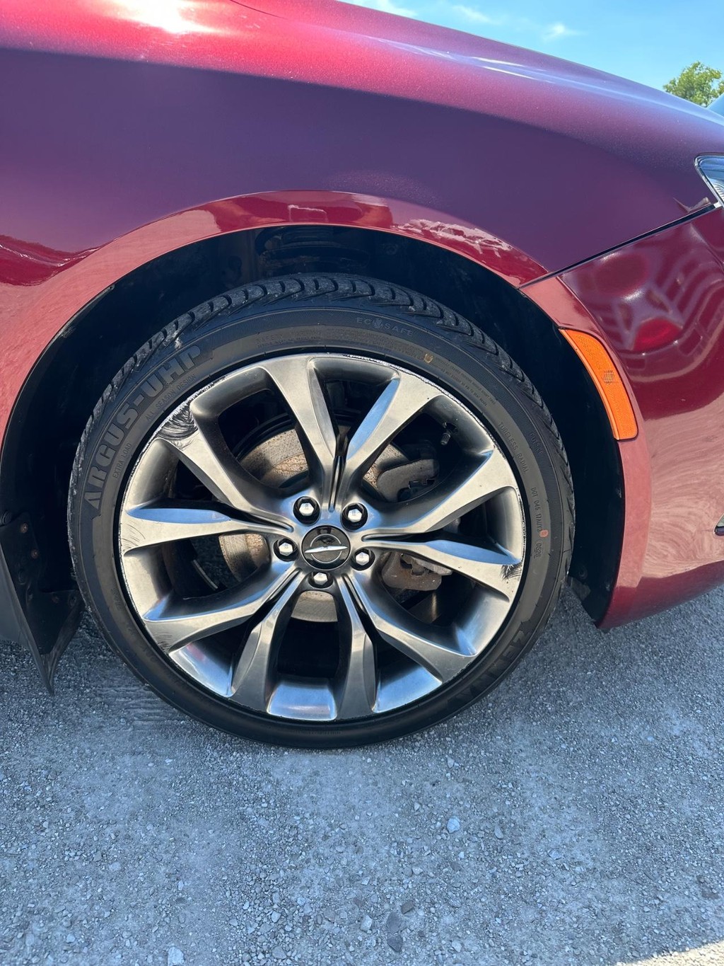 Chrysler 200 Vehicle Full-screen Gallery Image 11