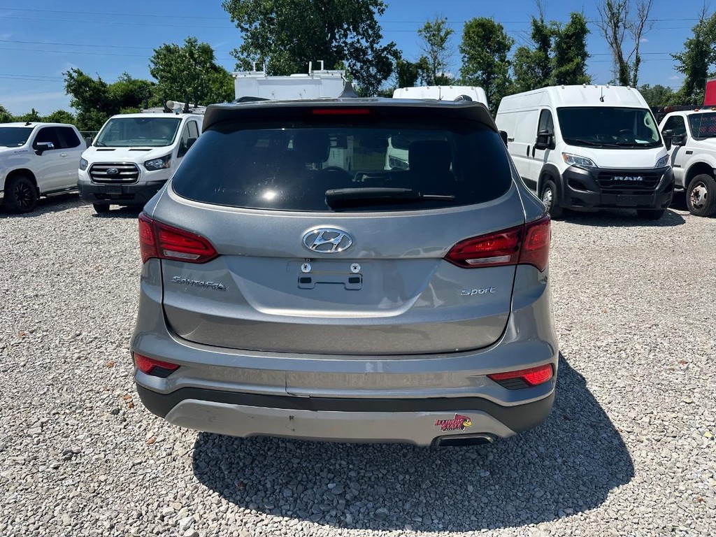 Hyundai Santa Fe Sport Vehicle Full-screen Gallery Image 3