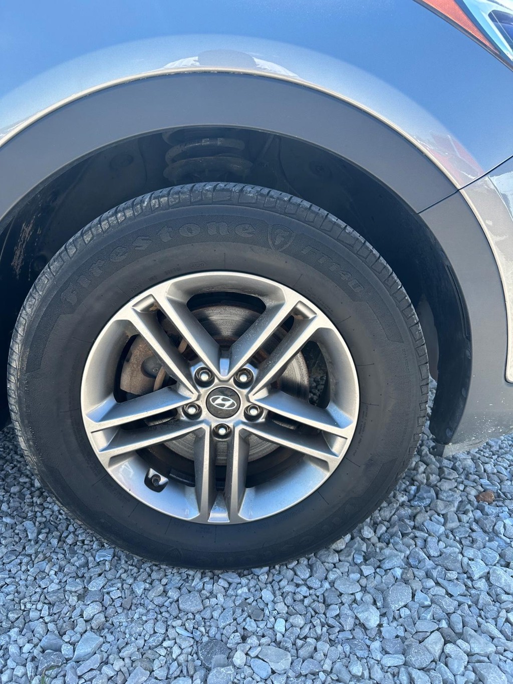 Hyundai Santa Fe Sport Vehicle Full-screen Gallery Image 9