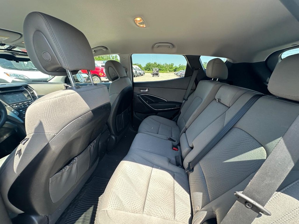 Hyundai Santa Fe Sport Vehicle Full-screen Gallery Image 12